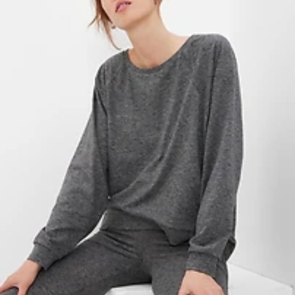 GapFit Brushed Jersey High Low Long Sleeve Sweatshirt : Mercury Grey : Small - Picture 1 of 5